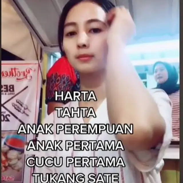Cerita Mantan Pramugari yang Kini Jualan Sate dan Tahu Goreng