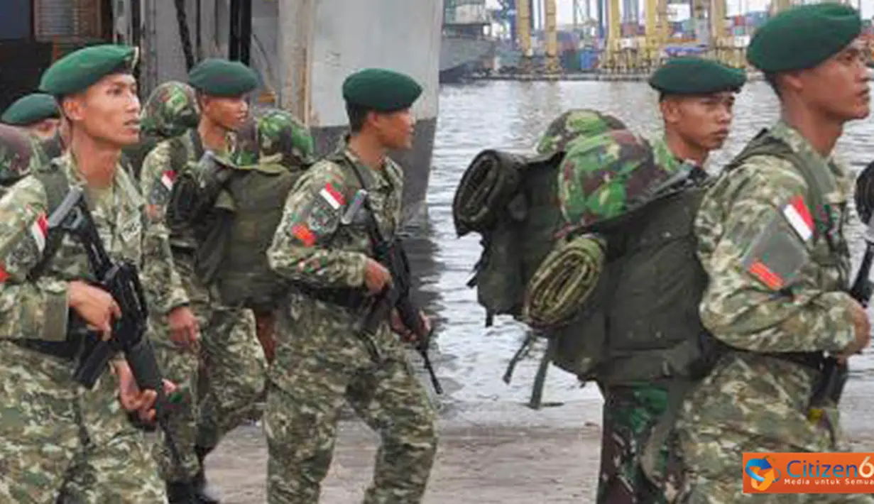 Citizen6, Tanjung Priok: KRI Teluk Amboina-503 mengangkut prajurit Yonif Linud Kostrad-305 Tengkorak Karawang usai melaksanakan penugasan pengamanan RI-Malaysia tiba di Dermaga Kolinlamil, Tanjung Priok, Jakarta, Senin (5/11). (Pengirim: Dispenkolinlamil)