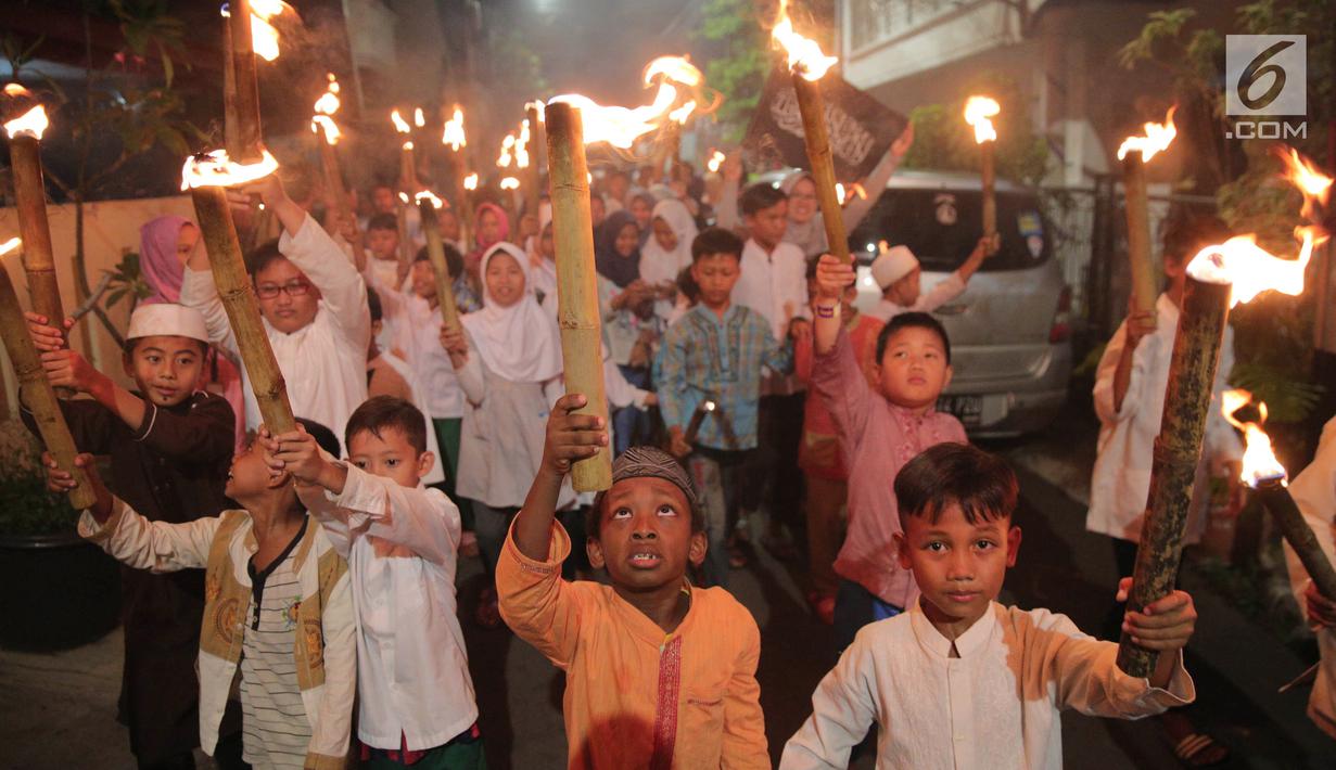 PHOTO Kemeriahan Pawai Obor Sambut Tahun Baru Islam 1439 H News