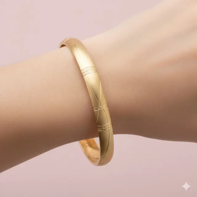Model Gelang Emas Wanita Karier yang Elegan untuk Profesional. Gemini