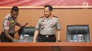 Kapolri Jenderal Tito Karnavian saat tiba untuk memberikan keterangan pers terkait Bom Kampung Melayu di RS Polri Kramat Jati, Jakarta (26/5). (Liputan6.com/Immanuel Antonius)