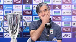 Pelatih Timnas Futsal Iran, Vahid Shamsaei, dalam konferensi pers sebelum babak final Piala Asia Futsal 2026 di Indonesia Arena, Jakarta Pusat, pada Jumat (6/2/2026). (Bola.com/M Iqbal Ichsan)