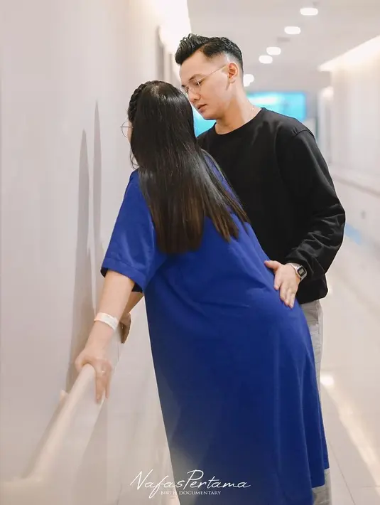 <p>"23-03-2023 Matur nuwun Gusti, hari ini luar biasa 🙏🏼 @rs.jihsolo @nafaspertama Tunggu foto adeknya Gendhis besok ya?," tulisnya sebagai keterangan beberapa foto yang diunggah pada 23 Maret. [Instagram/nellakharisma]</p>