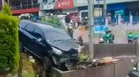 Mobil yang terlibat kecelakaan maut di Jalan Jenderal Sudirman Pekanbaru. (Liputan6.com/M Syukur)