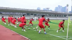 Pesepakbola yang tergabung Timnas Indonesia menjalani pemusatan latihan (Training Camp) di Stadion Madya, Kompleks Gelora Bung Karno, Senayan, Jakarta, Senin (1/6/2026). (Bola.com/M Iqbal Ichsan)