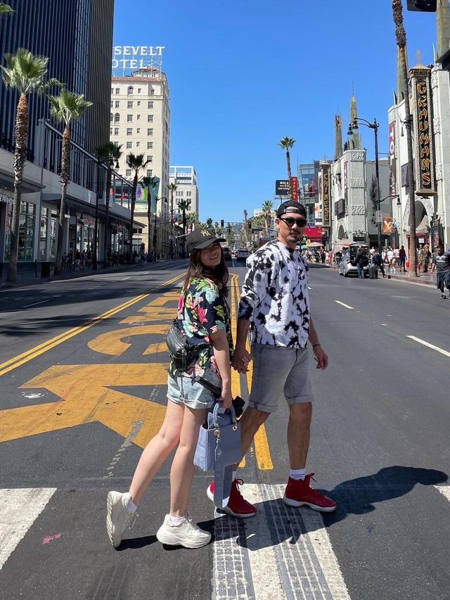 7 Potret Mesra Denny Sumargo dan Olivia Allan, Saling Menguatkan