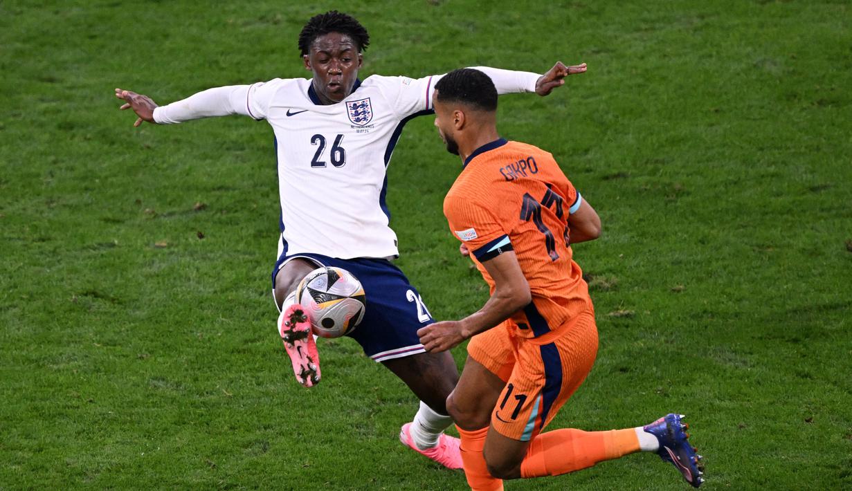 Bukan hanya itu, Mainoo juga mencetak rekor sepanjang masa di level internasional bersama Timnas Inggris. Untuk rekor ini, dia bahkan lebih baik dari nama besar seperti Wayne Rooney dan Michael Owen. (AFP/Kirill Kudryavtsev)