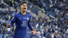Penyerang Chelsea, Kai Havertz, melakukan selebrasi usai mencetak gol ke gawang Manchester City pada laga final Liga Champions di Stadion Dragao, Minggu (30/5/2021). Chelsea sementara unggul 1-0 di babak pertama. (Jose Coelho/Pool via AP)