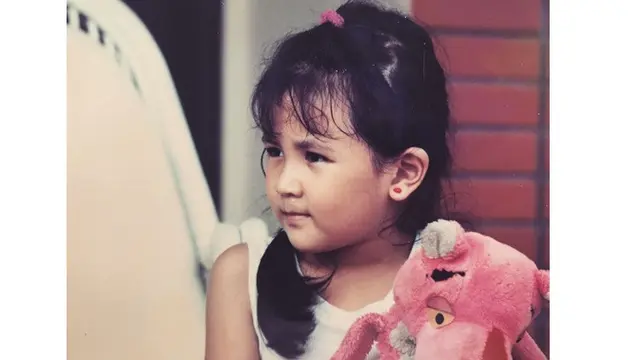 Lakukan '20 Years Challenge' Ini 6 Potret Masa Remaja Sharena Gunawan