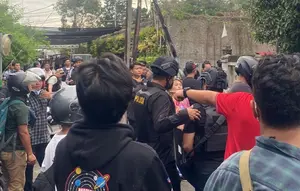 Polisi Gerebek Sarang Narkoba di Kampung Ambon dan Boncos