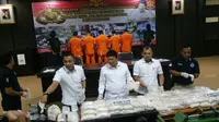 Polri mengungkap peredaran bahan pembuat narkoba methamphetamine jalur Malaysia-Batam-Aceh-Medan. (Liputan6.com/Nanda Perdana Putra)