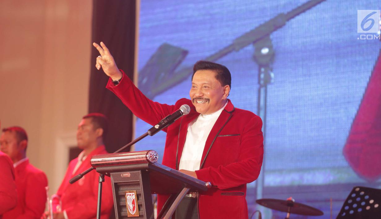 Ketum PKPI, AM Hendropriyono memberi sambutan dalam acara Syukuran PKPI di Cipayung, Jakarta, Jumat (29/12). Ketum PKPI, AM Hendropriyono menuturkan, nantinya capres ini akan mendulang suara dari partai-partai nasionalis. (Liputan6.com/Faizal Fanani)