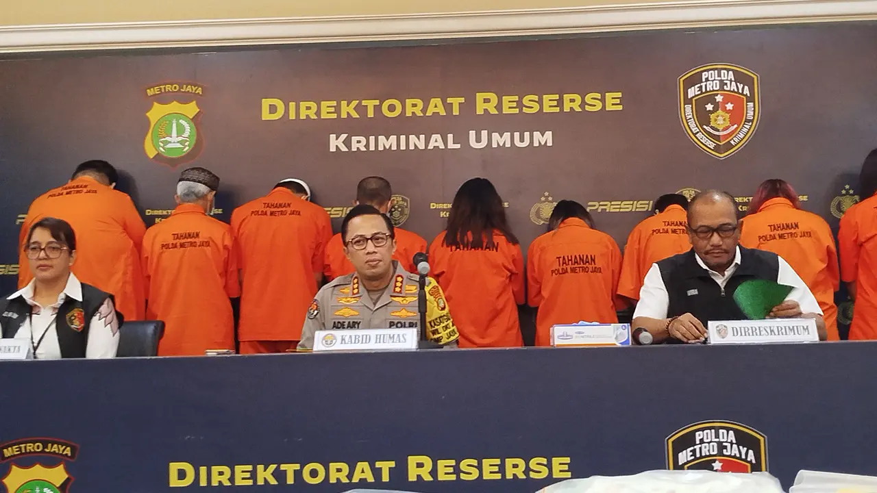 Polda Metro Jaya merilis kasus Tindak Pidana Perdagangan Orang (TPPO) berkedok pernikahan, Jumat (6/12/2024). Sembilan orang ditangkap dan ditetapkan tersangka. (Liputan6.com/Ady Anugrahadi)