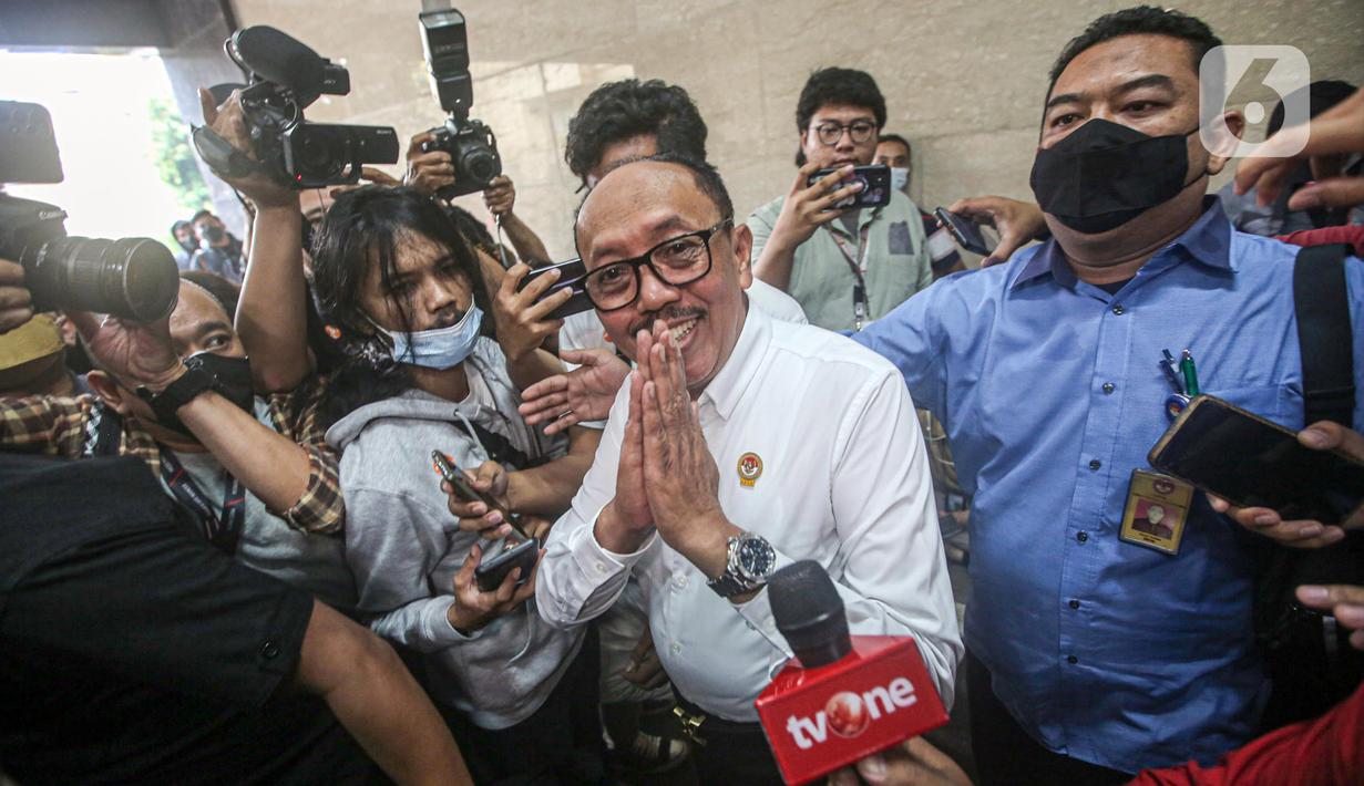 Wakil Ketua LPSK Achmadi usai menemui Bharada E di Gedung Bareskrim Mabes Polri, Jakarta, Selasa (9/8/2022). Kedatangan LPSK untuk berkoordinasi ke penyidik Bareskrim soal permohonan justice collaborator (JC) Bharada E di kasus tewasnya Brigadir Nofriansyah Yoshua Hutabarat atau Brigadir J. (Liputan6.com/Faizal Fanani)