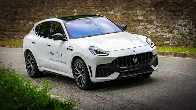 Prototipe Maserati Grecale STLA AutoDrive powered by Wayve