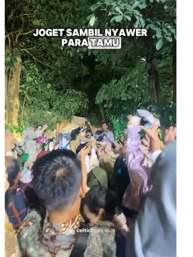 8 Potret Viral Pernikahan Anak Sultan Gresik Bak Pesta Rakyat, Ada Hadiah Umrah