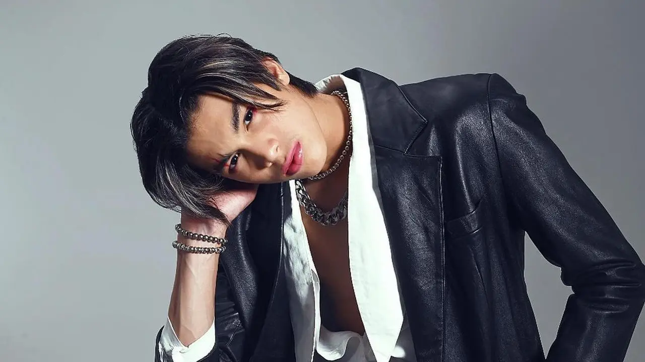 Rambut Belah Tengah Eddie Meijer Ini Bikin Terlihat Lebih Dewasa, Ganteng Abis