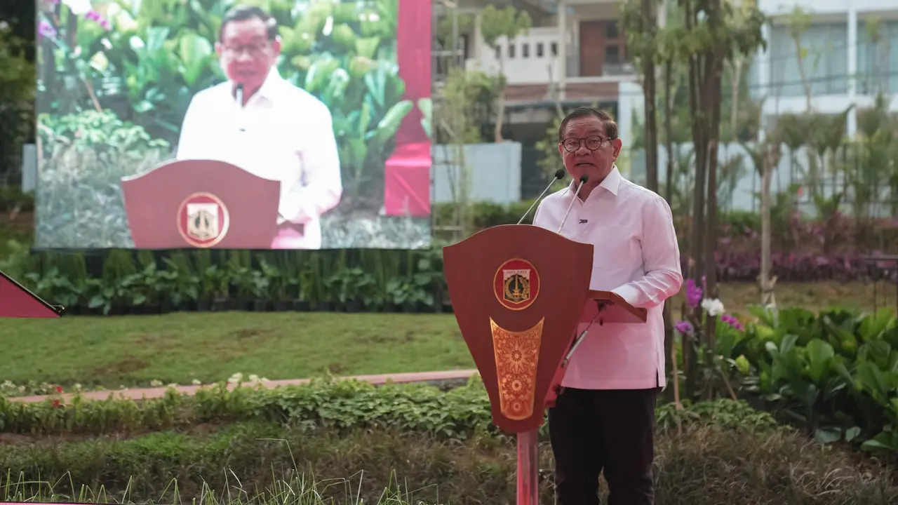 Pramono Resmikan Taman Bendera Pusaka