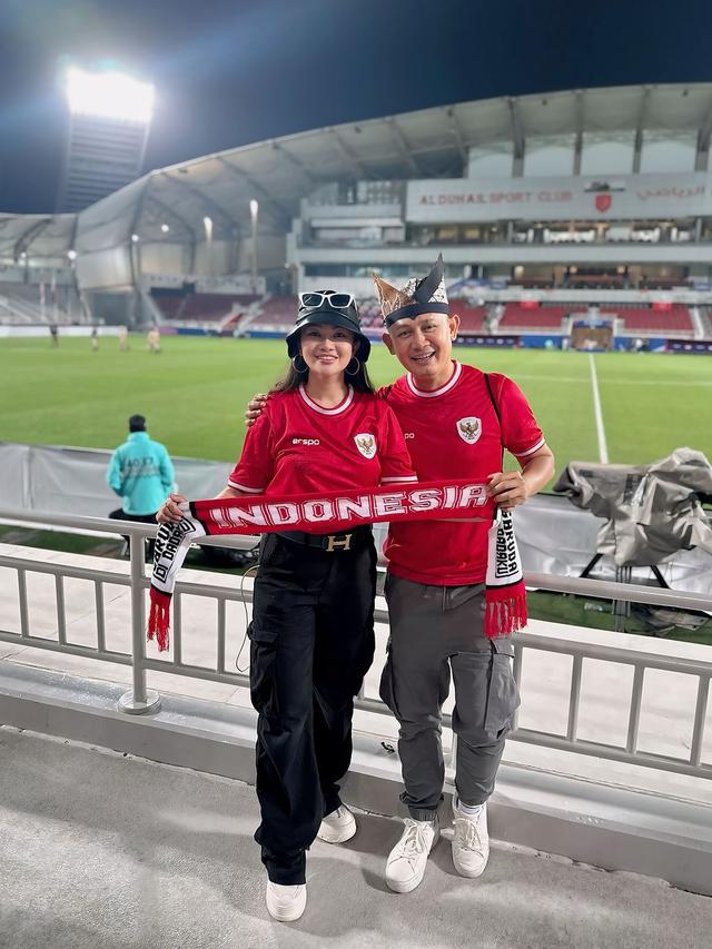 9 Momen Fitri Carlina Setia Nonton Langsung Timnas, Rela Bolak-Balik Indonesia-Qatar