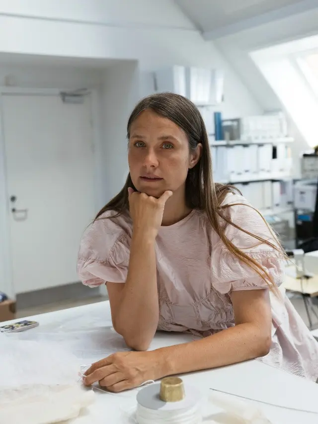 Ketika Romantisisme ala Cecilie Bahnsen Bertemu Filosofi LifeWear UNIQLO