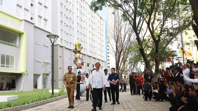 Didampingi Anies Baswedan, Jokowi Tinjau Wisma Altet