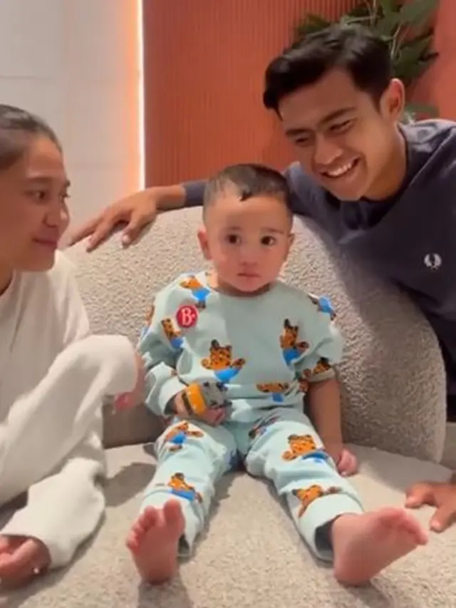 Momen Arhan dan Azizah Foto Bareng Cipung, Netizen: Gambaran Masa Depan