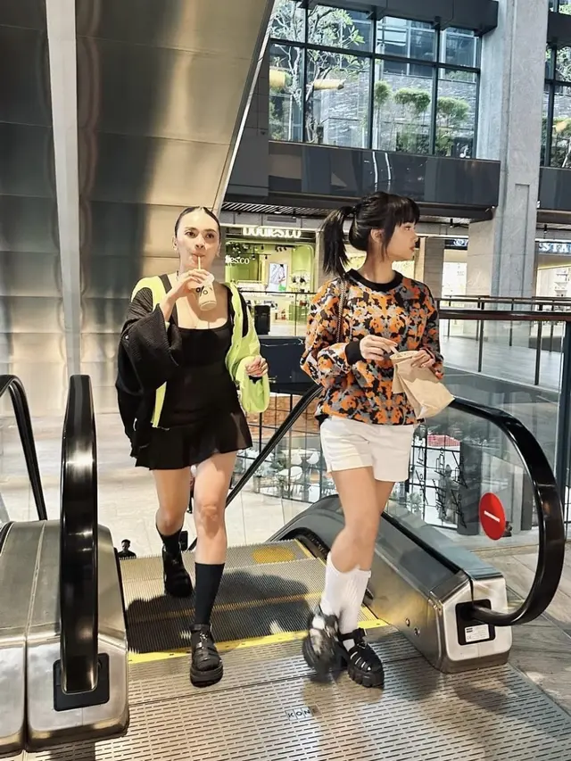 Potret Violenzia Jeanette dan Fuji Bak Kakak Adik