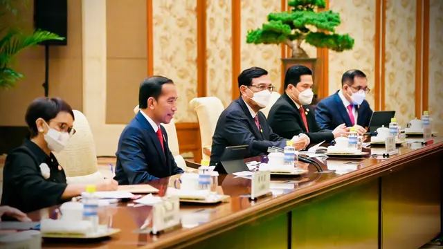 Menteri BUMN Erick Thohir mendampingi kunjungan kerja Presiden Joko Widodo (Jokowi) ke RRT pada Selasa (26/7/2022).