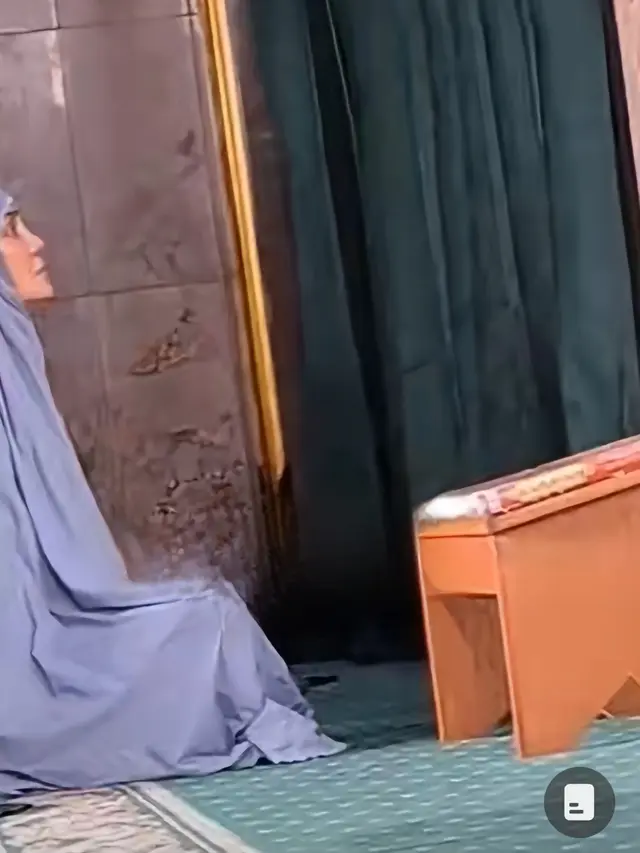Luna Maya Melayat Ibu Maxime
