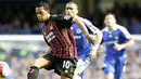 Manchester City's Brazilian player Robinho controls the ball during their Premier League football match against Chelsea at Stamford Bridge in London, England on March 15, 2009. AFP PHOTO/IAN KINGTON