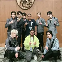 7 Potret Fadil Jaidi Bertemu Idol K-Pop, Momen NCT Dream Salim ke Pak Muh Bikin Haru (Sumber: Instagram/fadiljaidi)