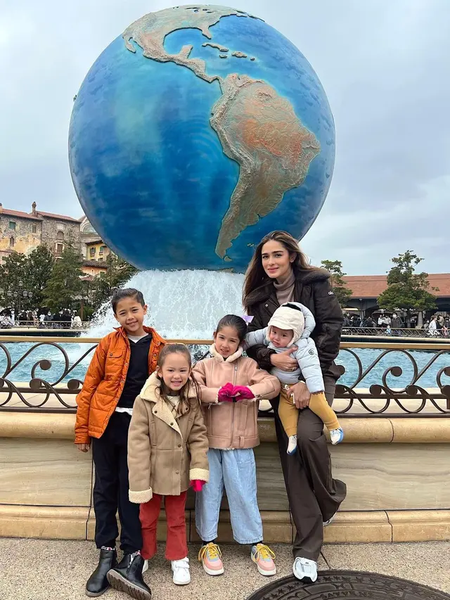 Yasmine Wildblood pelesir ke berbagai theme park di Jepang (Foto: IG yaswildblood)