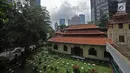 Suasana Masjd Hidayatullah, Jakarta, Senin (28/5). Masjid ini merupakan salah satu masjid tertua di Jakarta yang didirikan 1747 di atas tanah yang diwakafkan saudagar bernama Muhammad Yusuf. (Merdeka.com/Iqbal S Nugroho)