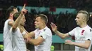 Para pemain Albania merayakan gol yang dicetak Ermir Lenjani pada menit 47 ke gawang Austria pada laga persahabatan di Stadion Ernst Happel, Wina, Minggu (27/3/2016) dini hari WIB. (Bola.com/Reza Khomaini)