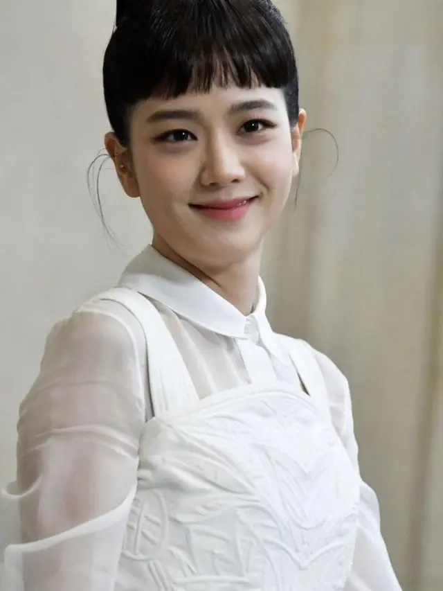 Tampilan Jisoo Blackpink di Haute Couture Dior Paris