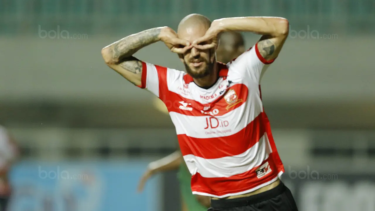 Gelandang Madura United, Dane Milovanovic
