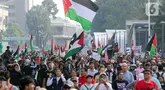 Sejumlah peserta aksi mengikuti aksi gerakan Global March to Gaza menuju kawasan Bundaran Hotel Indonesia, jalan MH Thamrin, Jakarta, Minggu (15/6/2025). (Liputan6.com/Herman Zakharia)