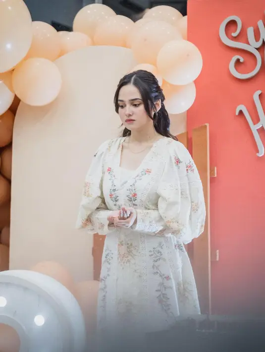 10 Inspirasi Model Busana Syifa Hadju untuk Tampil Cantik dan Santun di