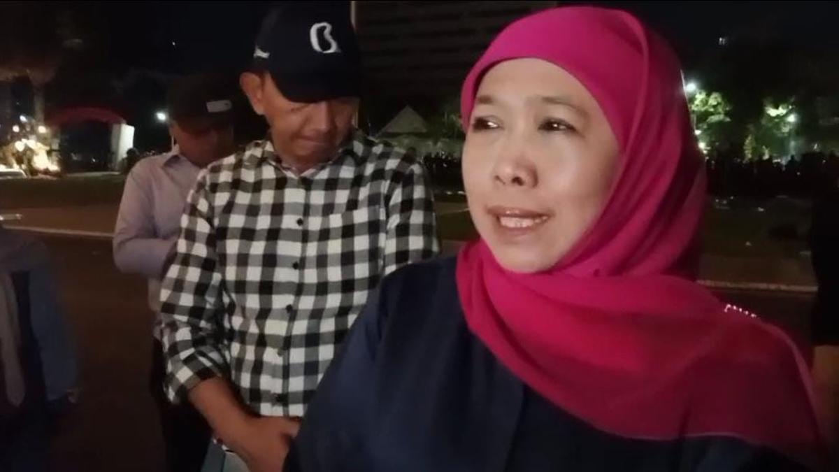 Gubernur Jatim Khofifah Temui Massa Demo di Depan Gedung Grahadi Surabaya
