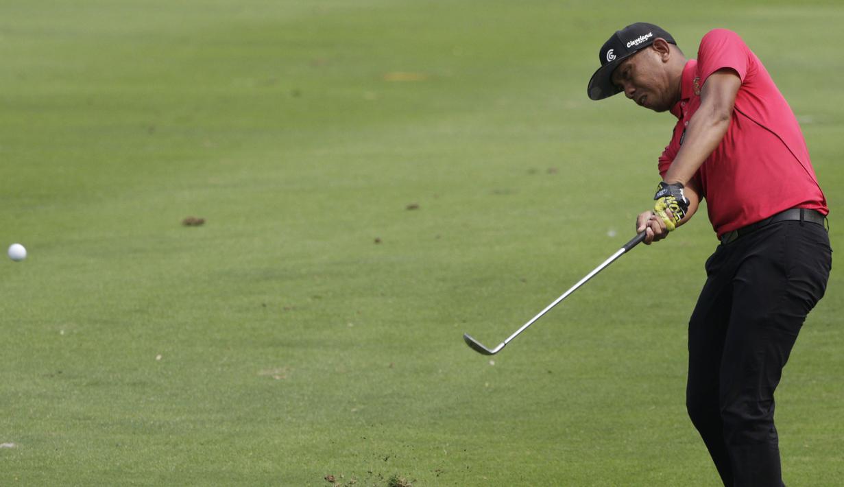 Pegolf melakukan pukulan saat tampil pada turnamen golf BRI Indonesia Open 2019 di Pondok Indah, Jakarta, Kamis (29/8). Indonesia Open memperebutkan total hadiah 500 ribu US Dollar. (Bola.com/Vitalis Yogi Trisna)