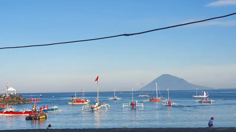 Pemilihan lokasi Lomba Perahu Layar, yakni Manado, karena merupakan titik yang dulunya terbentuk akibat adanya Jalur Rempah Nusantara di masa lalu.