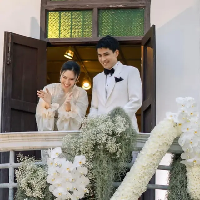 Nong Poy di acara resepsi pernikahannya. (Instagram/niyadarweddinganswer)