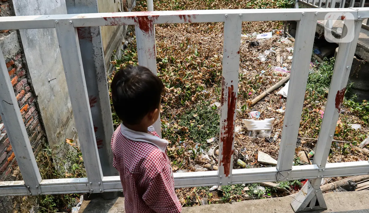 Wilayah Kampung Apung pun berubah menjadi cekungan. (Liputan6.com/Herman Zakharia)
