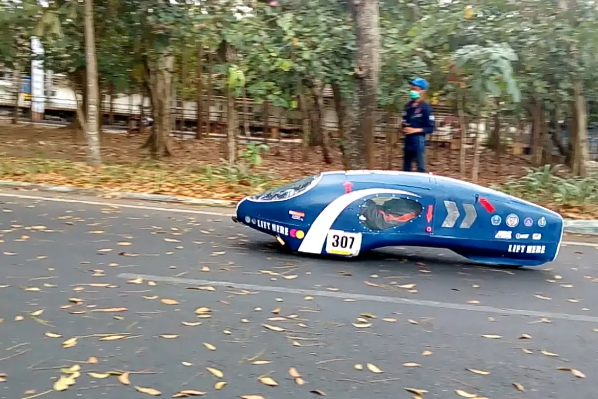 Mobil Hemat Energi Melaju Nyaris Tanpa Deru di Jalanan Kota Malang
