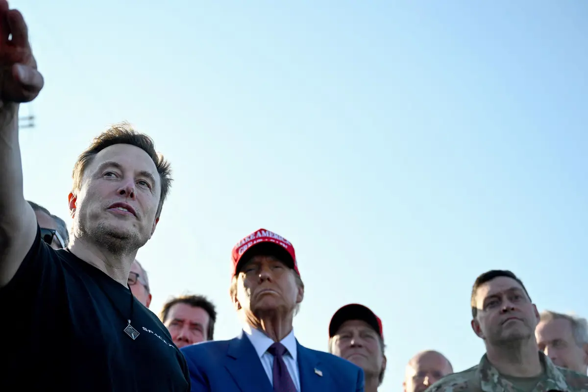 Ditemani Elon Musk, Donald Trump Saksikan Peluncuran Uji Terbang Roket SpaceX Starship