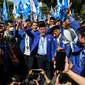 Ketua Umum Partai Amanat Nasional (PAN) Zulkifli Hasan saat memimpin rombongan petinggi PAN mengajukan berkas bakal calon anggota legislatif (Bacaleg) di Gedung KPU, Jakarta, Jumat (12/5/2023). PAN mendaftarkan 580 Bacaleg ke KPU. (Liputan6.com/Johan Tallo)