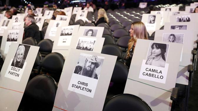 Pengaturan tempat duduk untuk para musikus yang menghadiri perhelatan Grammy Awards 2019 di Staples Center, Los Angeles, Kamis (7/2). Grammy Awards ke-61 akan diadakan pada 10 Februari pukul 20.00 waktu setempat. (Matt Sayles/Invision/AP)