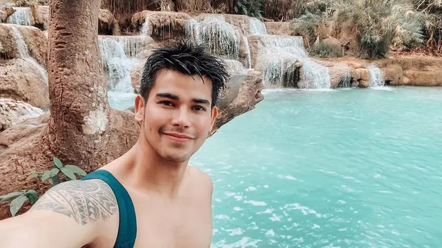 FOTO: Tampil Kasual, Ini Gaya Liburan Leo Consul Saat di Luar Negeri