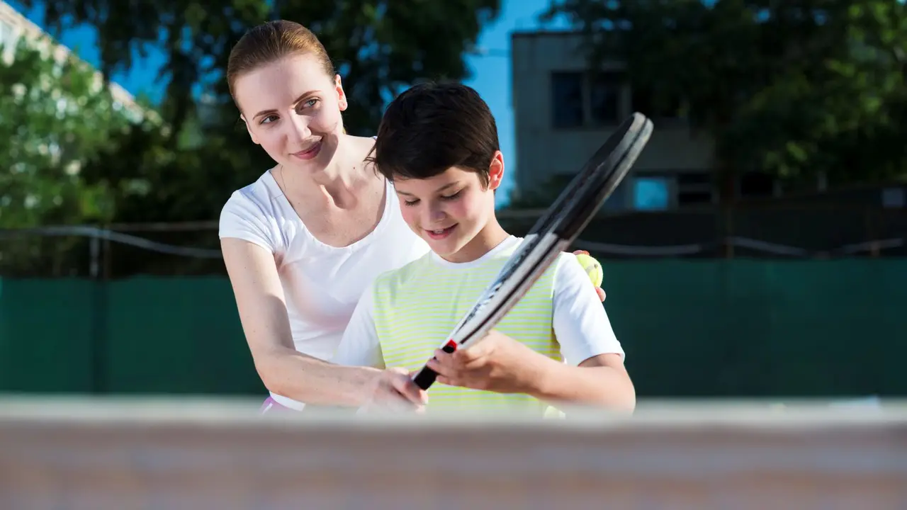 Kenali 8 Tips Main Padel untuk Pemula (photo by freepik.com)