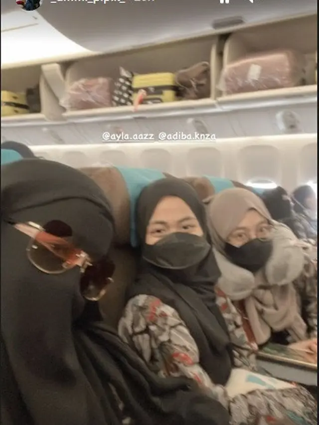 Umi Pipik Berangkat Umrah Bareng 3 Anaknya (Foto: Instagram/@_ummi_pipik_)